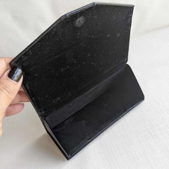 Prive Revaux Eyewear Eyeglass / Sunglass Case Magnetic Closure - Black - Picture 4 of 7